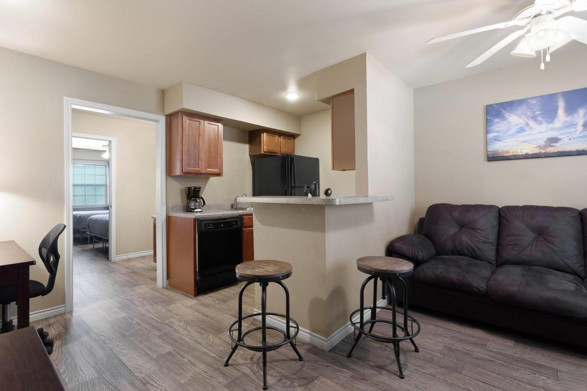 Eagle'S Den Suites Andrews A Travelodge By Wyndham 외부 사진