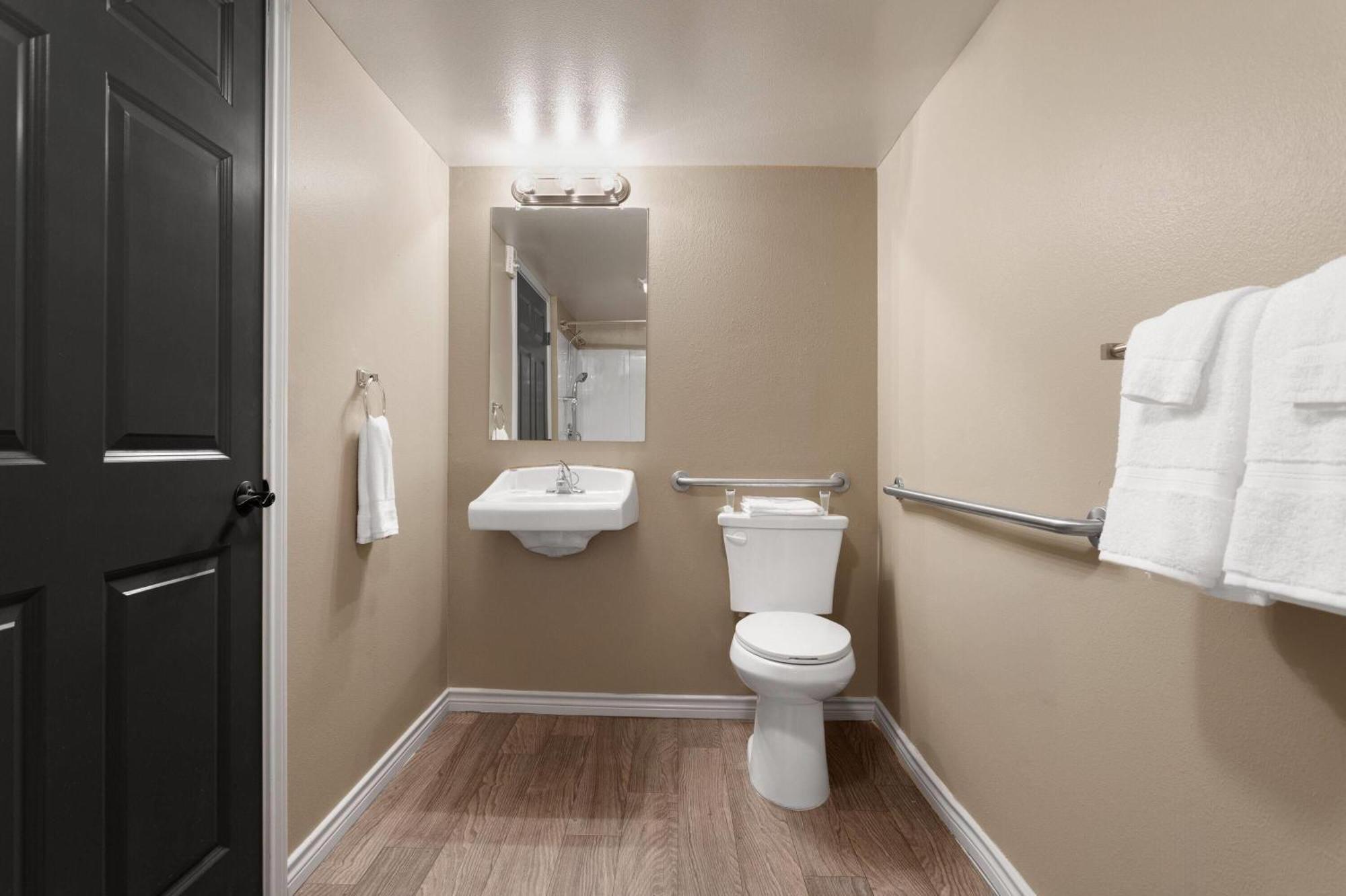 Eagle'S Den Suites Andrews A Travelodge By Wyndham 외부 사진