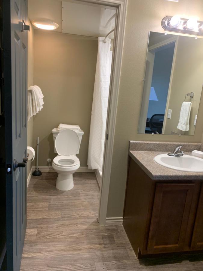 Eagle'S Den Suites Andrews A Travelodge By Wyndham 외부 사진